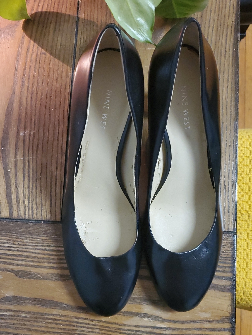 Nine West Black Rounded Toe Leather Flats